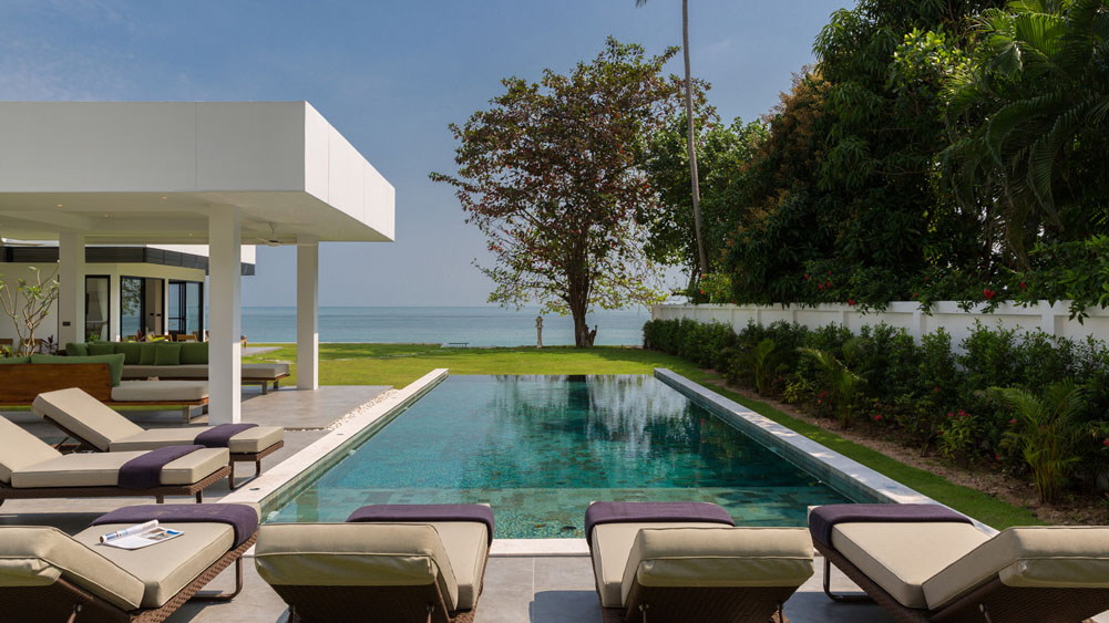 Villa Thansamaay - Breezy pool area overlooking the ocean